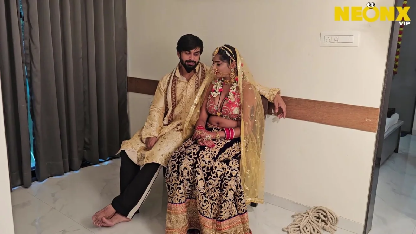 DESI HONEYMOON NeonX